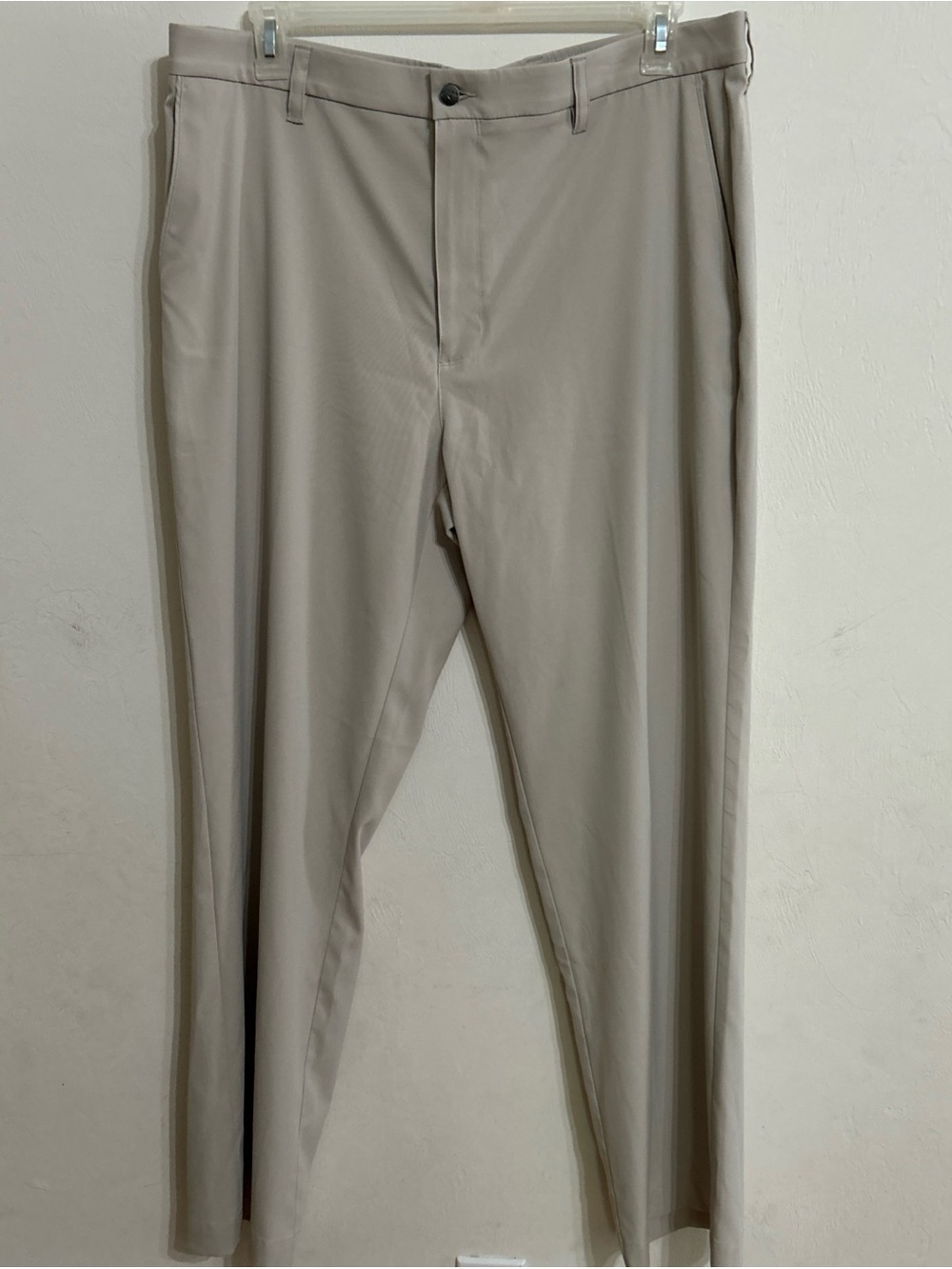 Callaway Men’s Slim Golf Dress Pants in Light 38”32 Taupe